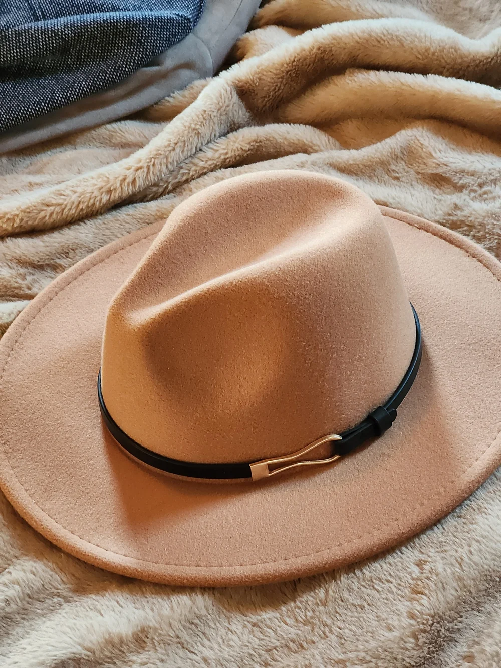 Womens Wide-Brim Hat in Camel with Black Band